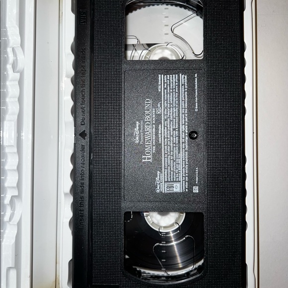 1993 Disney Homeward Bound VHS Tape - Picture 2 of 3